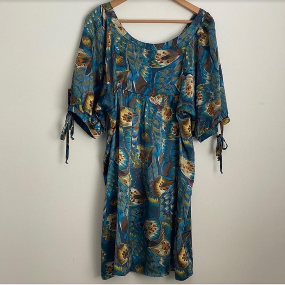 vanitas of california Dresses & Skirts - Gorgeous 100% Silk Dress Peacock Feather print midi dress